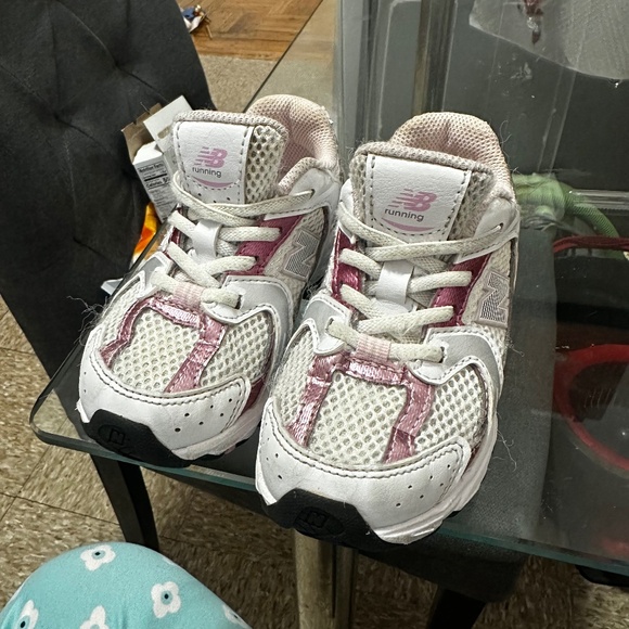 New balance kid size 10 - Picture 1 of 2